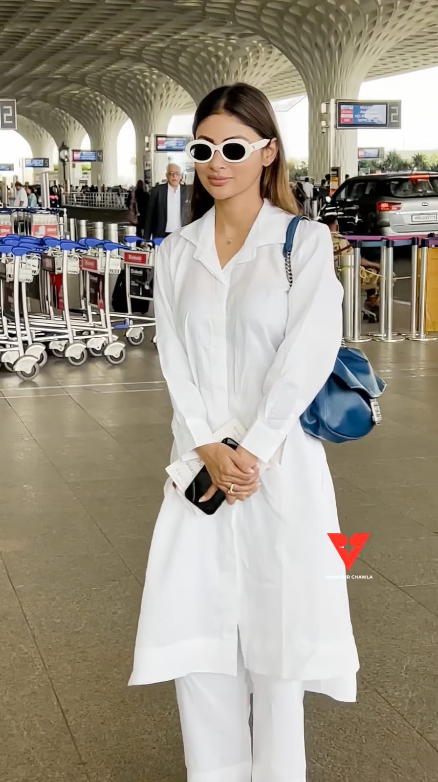 Mouni Roy Muse Vanilla Linen Kurta Set